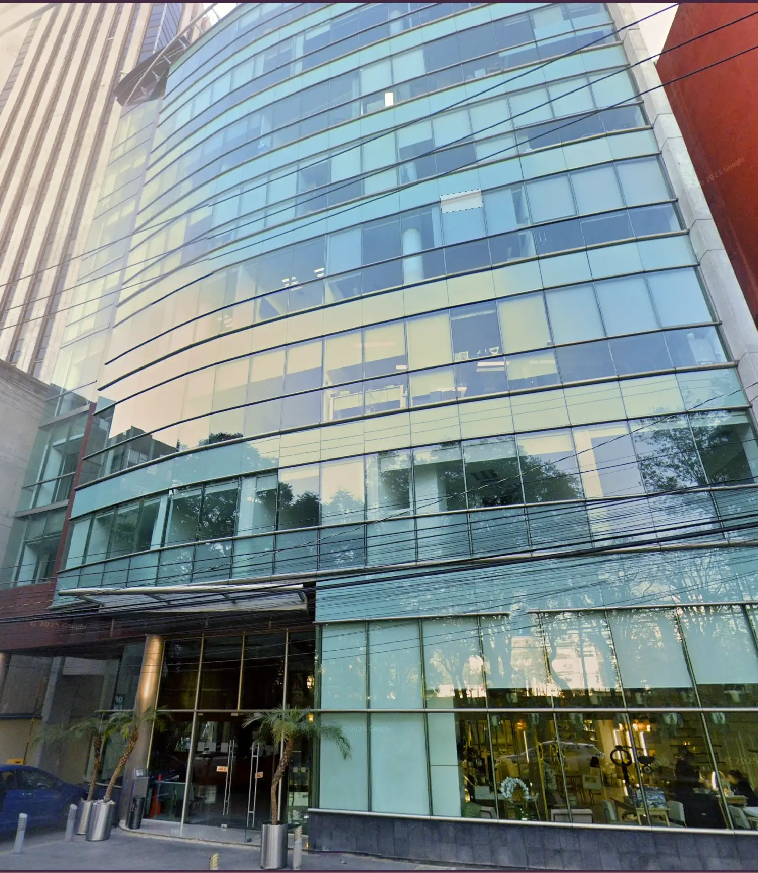 Oficinas de J.W.K. Business en Torre Magnum: áreas de trabajo separadas por muros de cristal